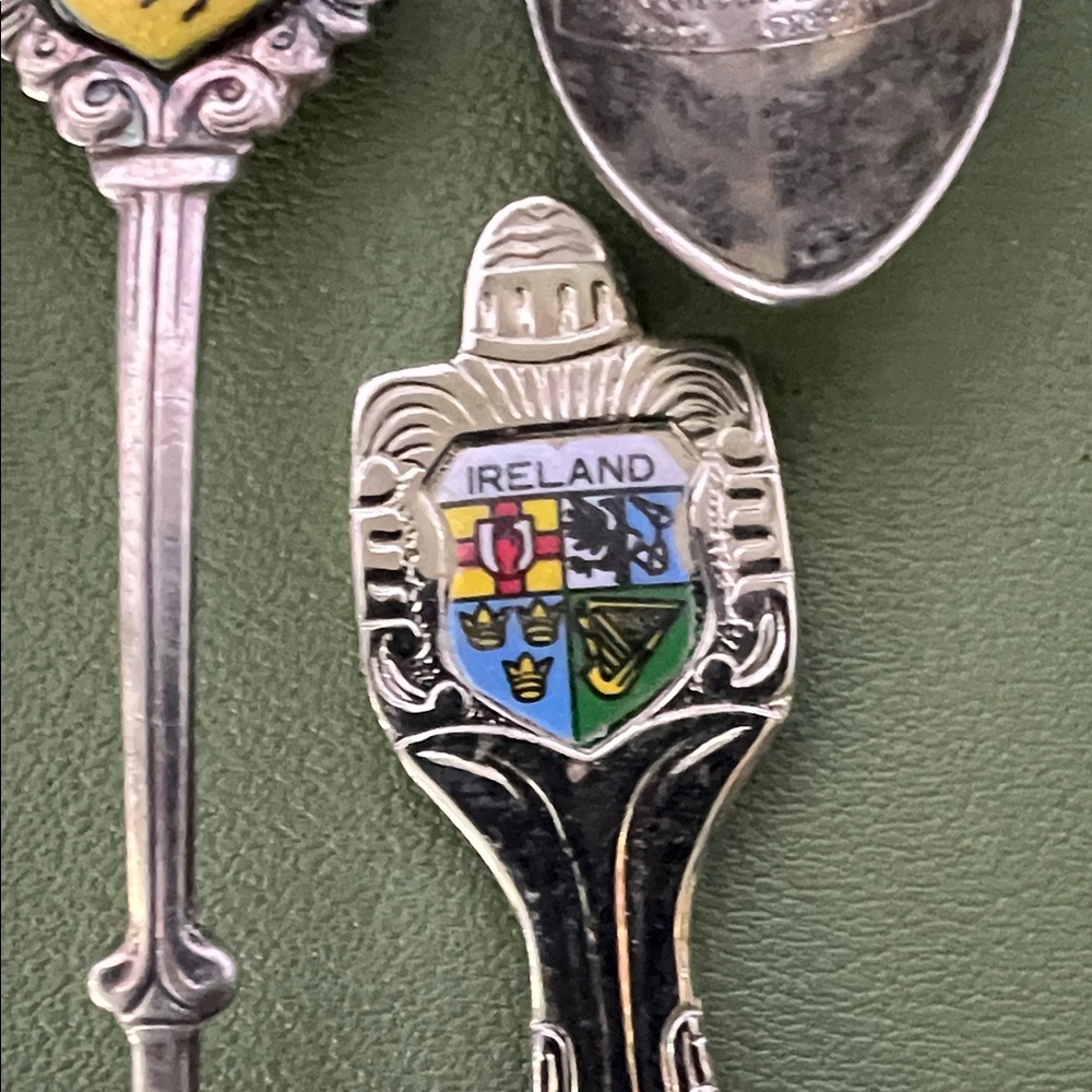 Collectable Spoon Lot of 15 - Vintage to Modern! - Picture 10 of 16